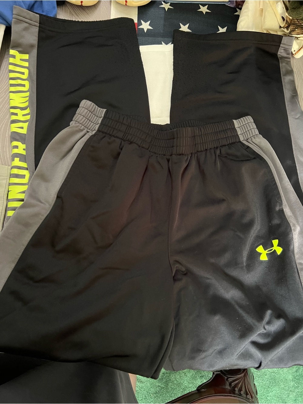 Under Armour Youth YXL Black Gray Athletic Pants Loose Neon Logo Polyester